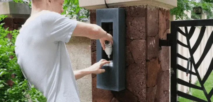 gif showing a man installing secure view at his front door